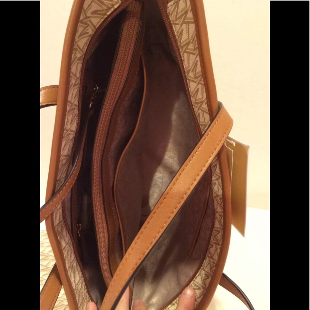 Michael Kors Hayley top zip tote with pouch - Picture 10 of 12